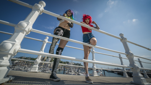 Duo female model shoot on Torquay promenade with coastal view – Jason Reading Photography