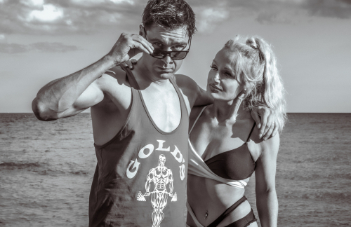 Sidmouth beach couple’s portrait in artistic monotone – Jason Reading Photography